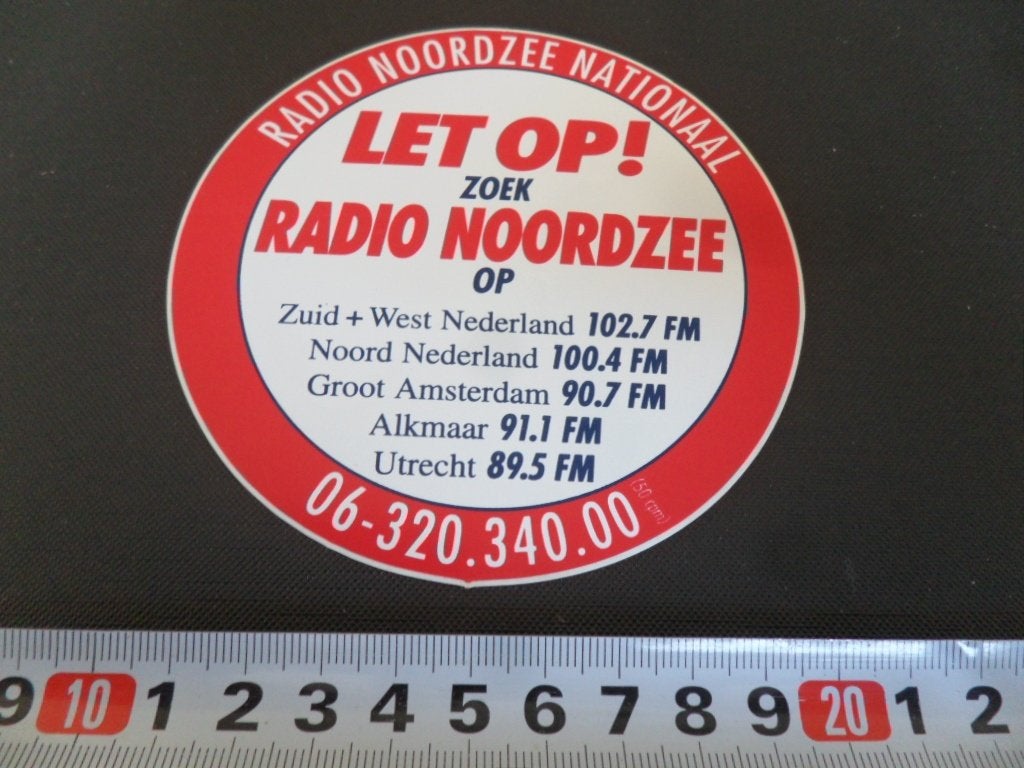 sticker Lett Op ! zoek RADIO NOORDZEE, Ophalen of Verzenden, Zo goed als nieuw
