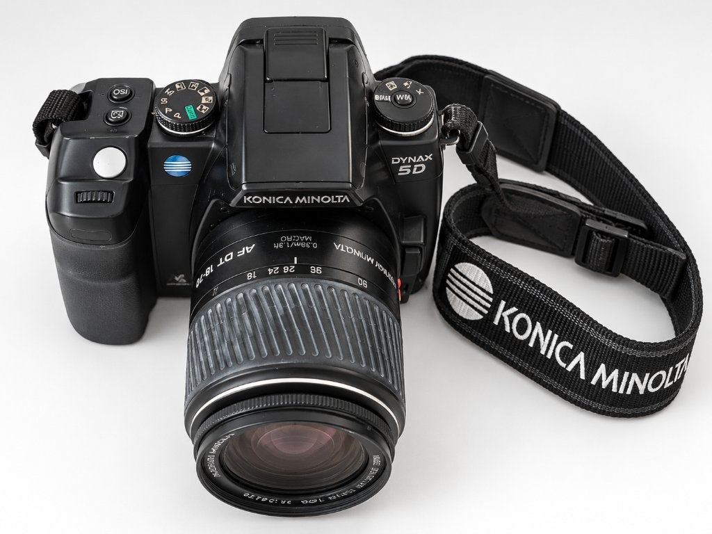 Konica Minolta Dynax 5D DSLR + 18-70mm lens + tas + 2 accu’s, Accu, Gebruikt, Spiegelreflex, Konica