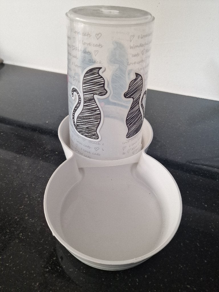 Katten/ honden voer/drink dispenser, Dieren en Toebehoren, Ophalen of Verzenden, Zo goed als nieuw