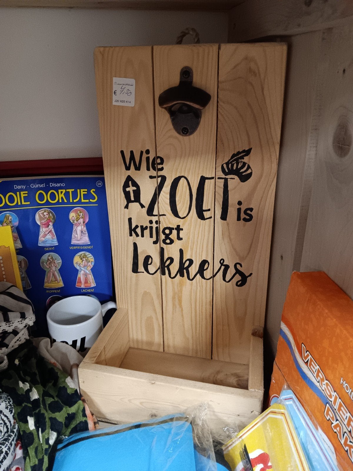 Houten flessenopener met opvangbakje - 'Wie zoet is krijgt l, Huis en Inrichting, Hout, Gebruikt, Overige stijlen, Onbekend