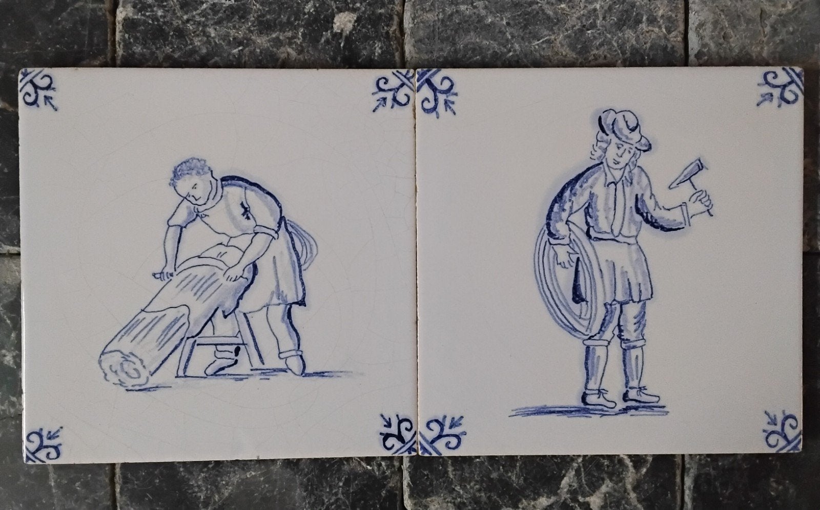 Twee Westraven tegels met ambachten, 13,2x13,2 cm, craquelé, Ophalen