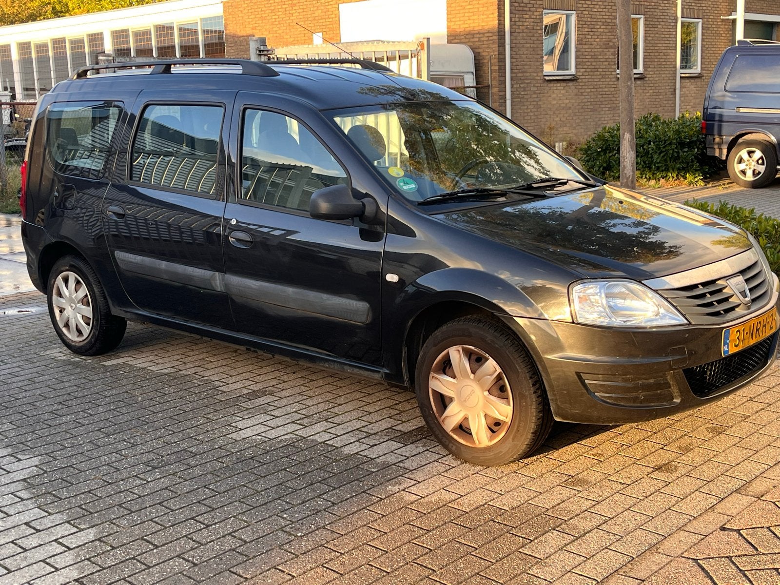 Dacia Logan 1.4 MCV 55KW 5P 2010 Zwart, Auto's, 74 pk, 4 cilinders, 620 kg, Origineel Nederlands
