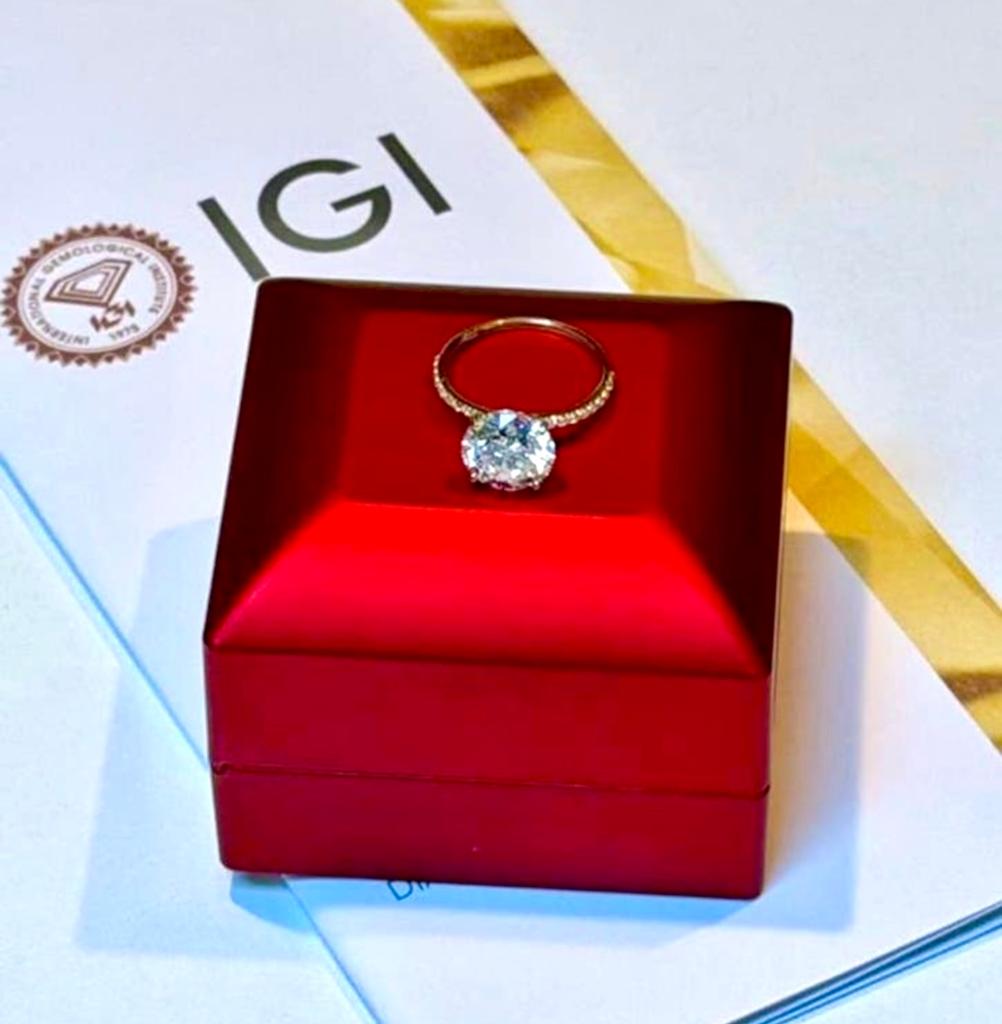 Gouden (trouw) ring met VS1 diamant van maar liefst 4.18ct!, Nieuw, Ophalen of Verzenden, 17 tot 18, Met edelsteen