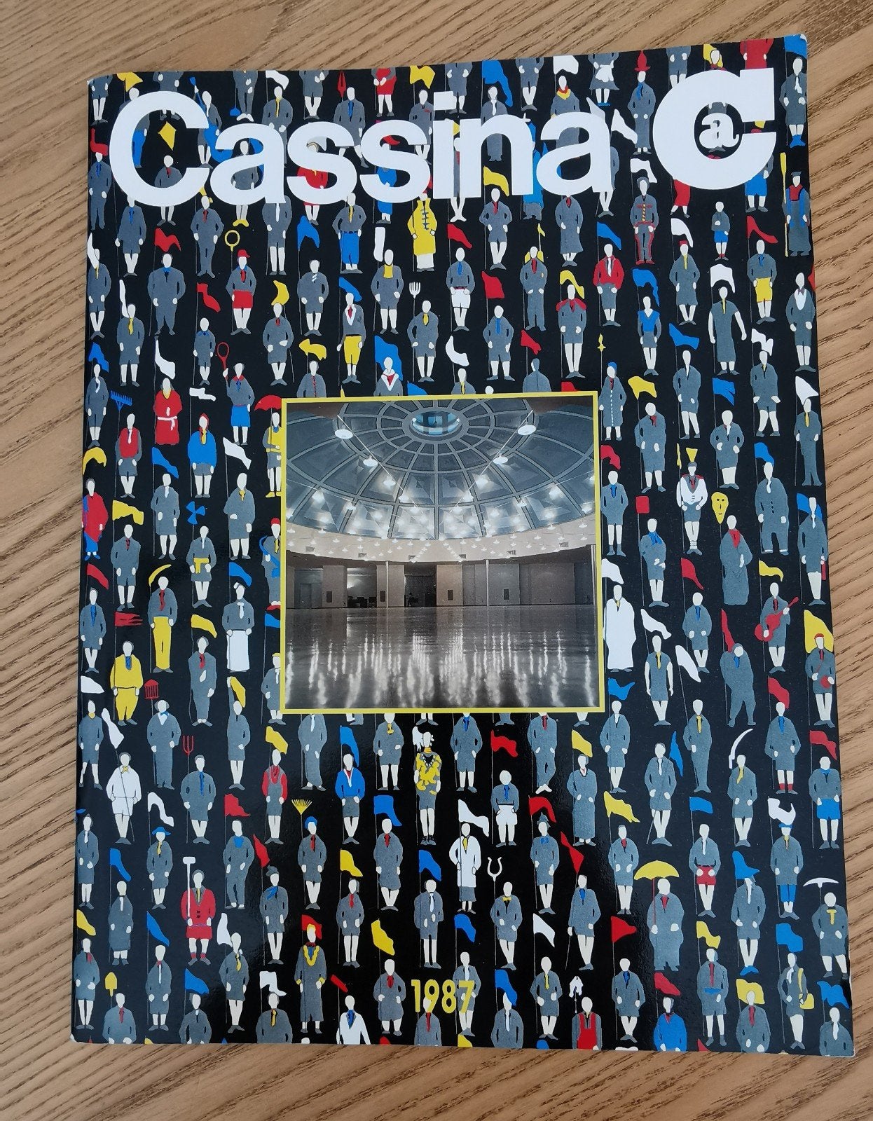 Cassina meubels kleuren brochure 51 pagina's, Ophalen of Verzenden