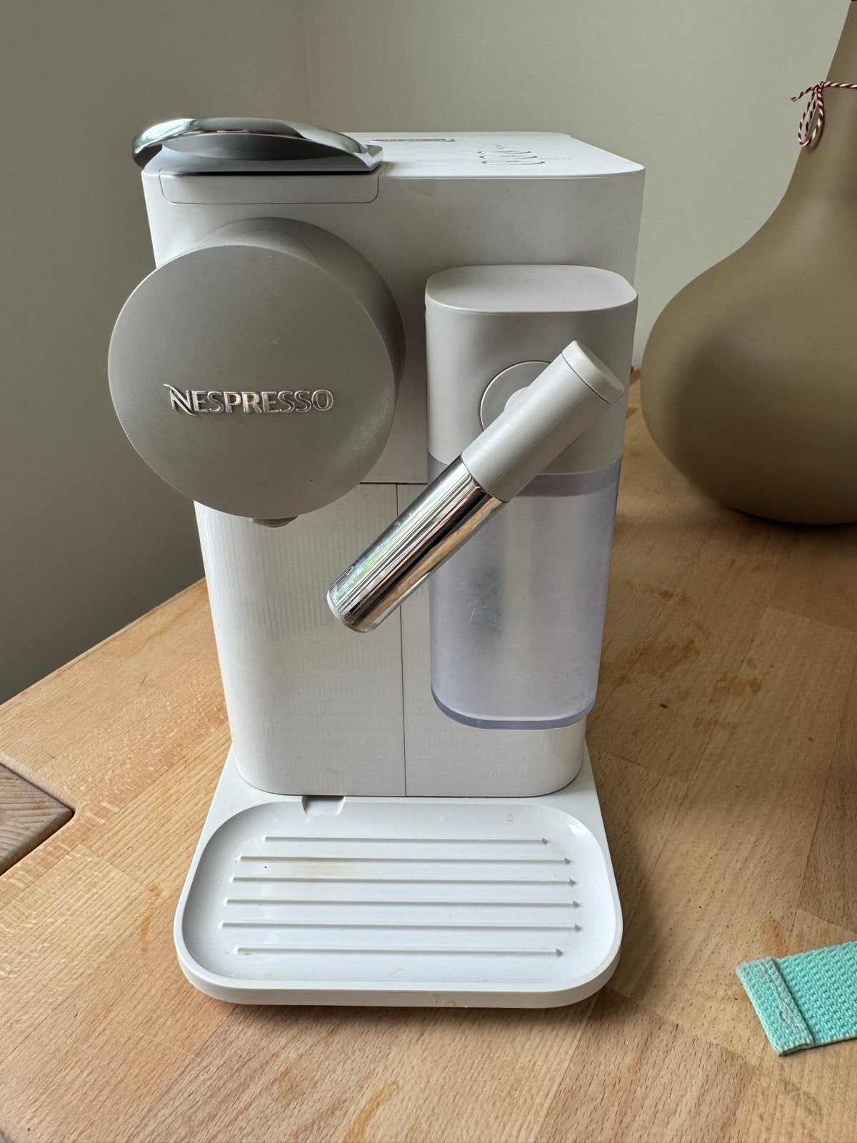Nespresso De'Longhi Inissia Koffiecupmachine Wit, Ophalen, Gebruikt, Koffiemachine, 1 kopje