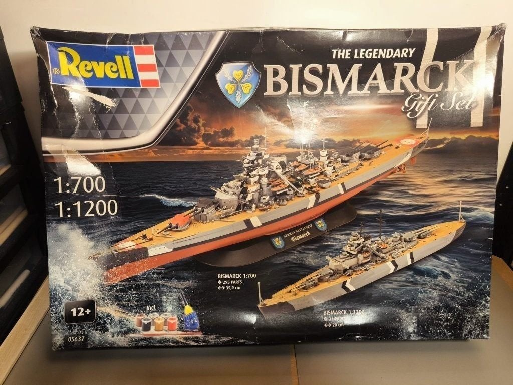 Revell "The Legendary Bismarck" Gift Set, Ophalen of Verzenden, Nieuw, 1:200 of kleiner, Revell
