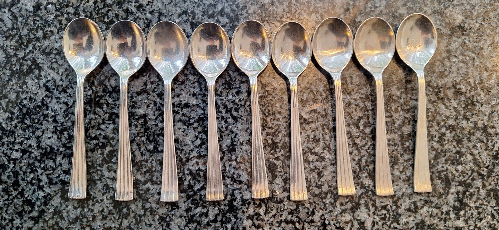 9 vintage verzilverde lepels 10.5 cm DE  en suikerlepeltje, Antiek en Kunst, Antiek | Bestek, Ophalen of Verzenden