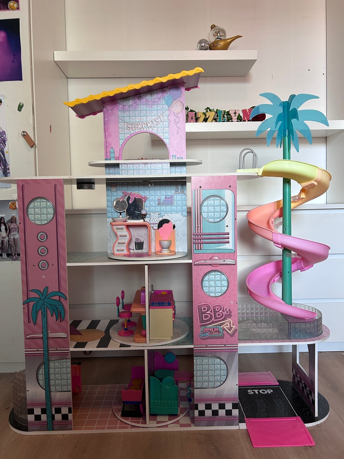 Foto 3 van L.O.L. Surprise! OMG poppenhuis