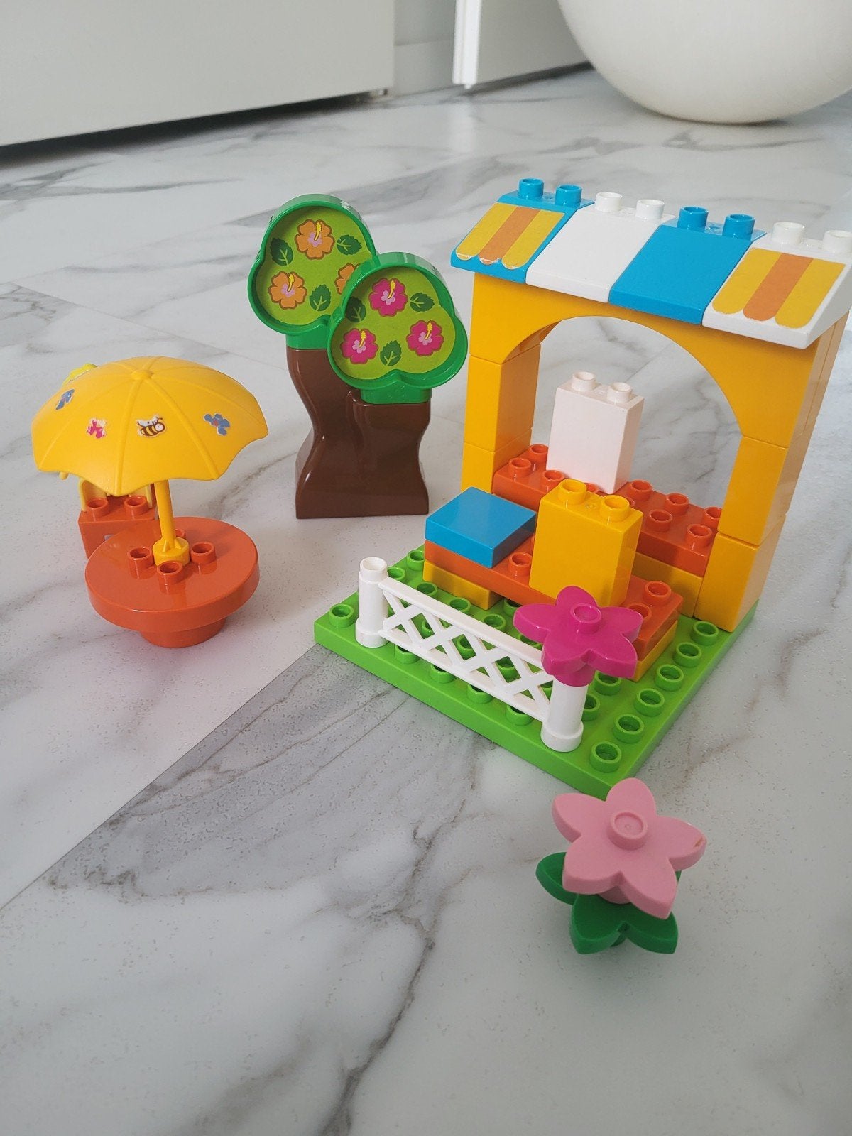 LEGO Duplo Maya de Bij set met parasol en bloemen, Kinderen en Baby's, Speelgoed | Bouwstenen, Ophalen of Verzenden, Gebruikt