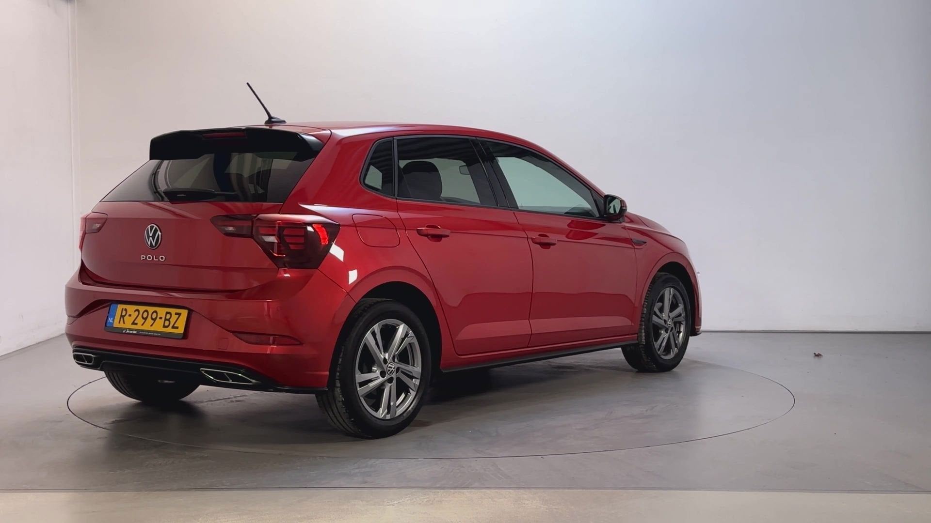 Volkswagen Polo 1.0 TSI R-Line Camera Navigatie DAB+ Stoelve, Voorwielaandrijving, Gebruikt, Met garantie (alle), 1072 kg