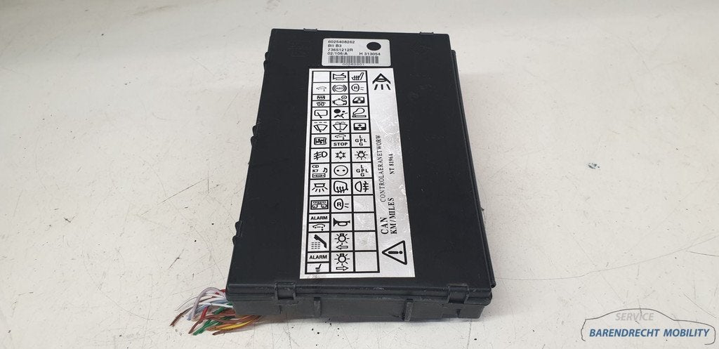 UCH zekeringkast Espace III Renault 6025408262 voetenruimte, Renault Group, Gebruikt, Contact.group@renault.com, Renault