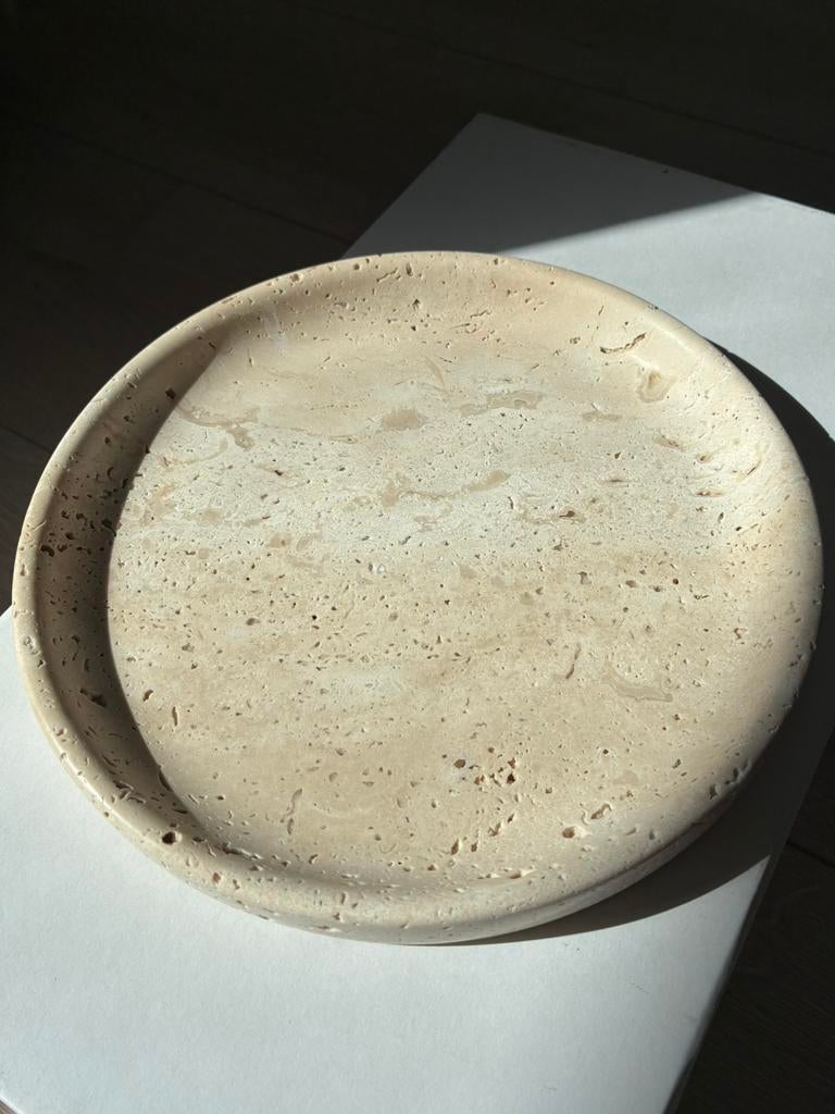 Travertin marmeren serveerplateau / travertine marble tray, Ophalen of Verzenden, Nieuw, Rond, Overige materialen