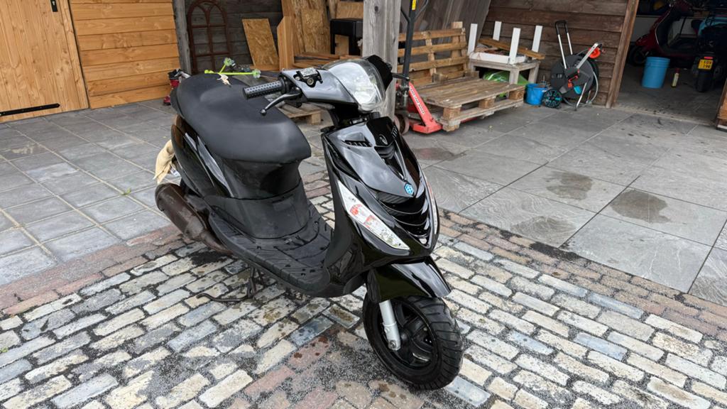 Piaggio Zip 180 met swing arm frame op geldige brom, Ophalen, Gebruikt, Benzine, Zip