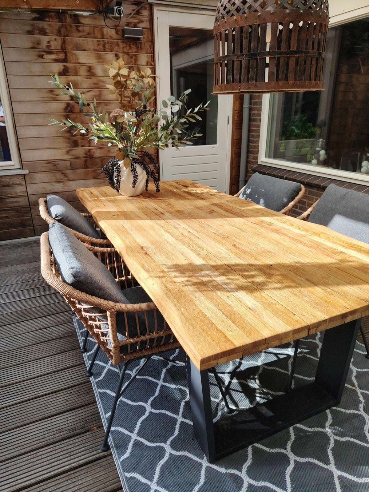 Foto 10 van Sens-Line tuinset met teakhouten tafel en wicker stoelen