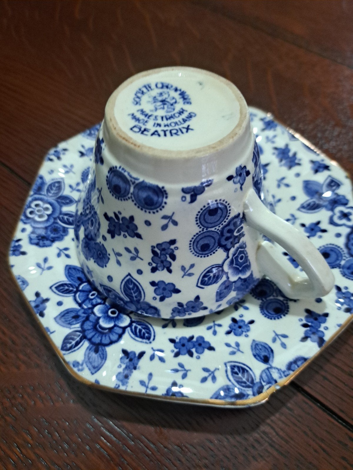 Antiek Beatrix theekopje met schotel, blauw-wit bloemmotief, Antiek en Kunst, Ophalen of Verzenden