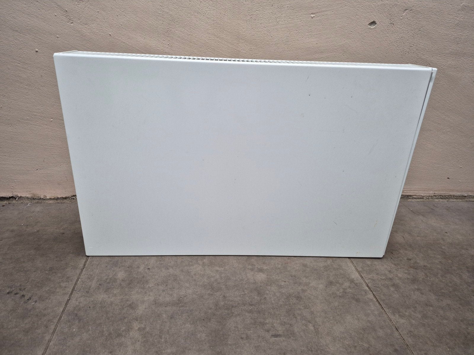 Vlakke radiator 80x50x10 cm, Doe-het-zelf en Verbouw, Verwarming en Radiatoren, Ophalen, 30 tot 80 cm, Gebruikt, Radiator