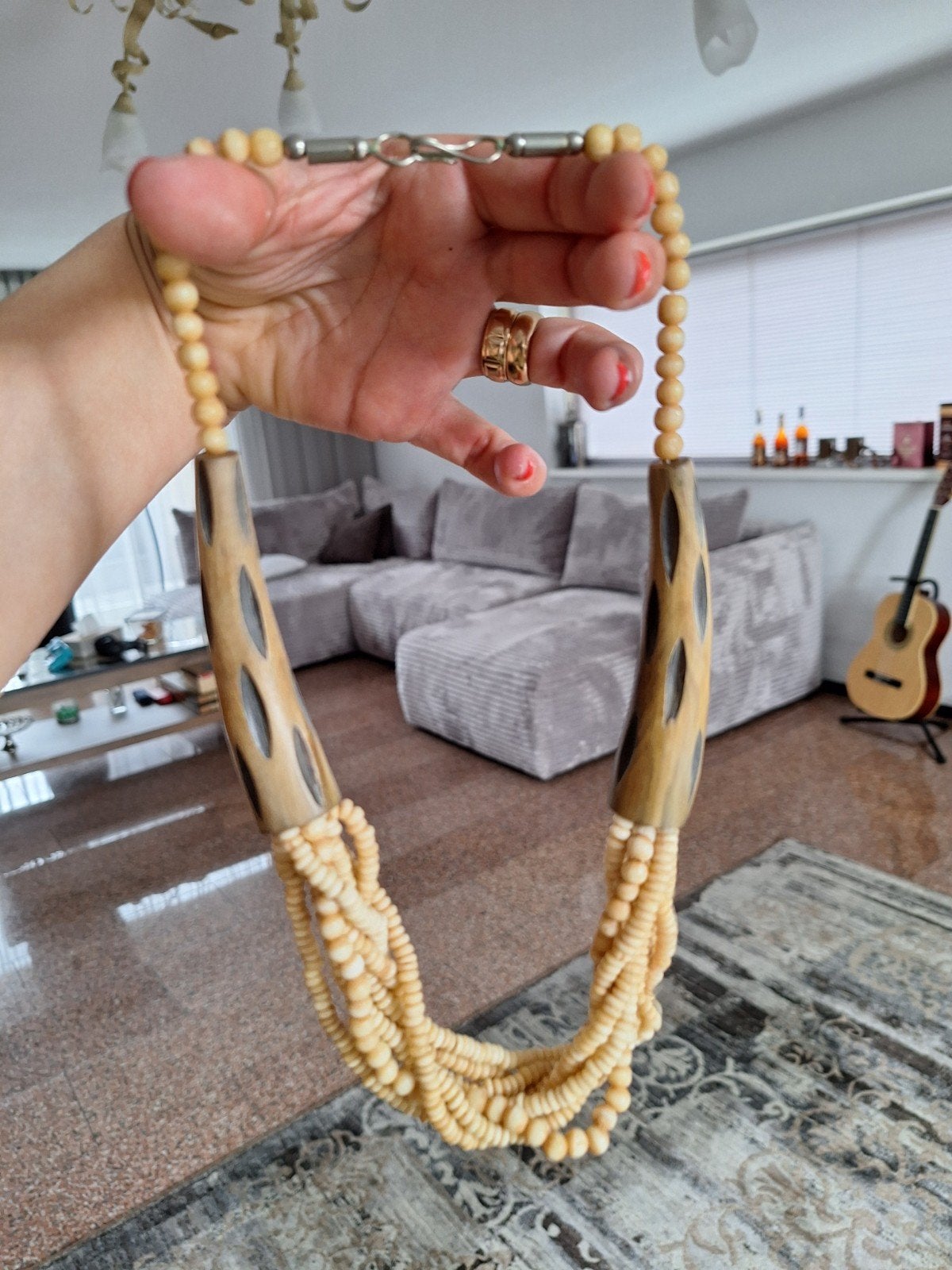 Unieke handgemaakte ketting met houten en kralen details, Ophalen of Verzenden, Zo goed als nieuw, Beige, Overige materialen