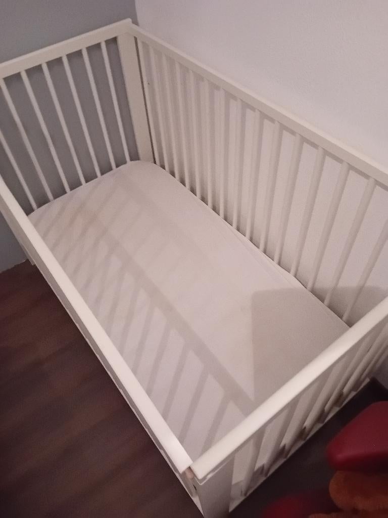 Babyledikant met nieuw gezond matras, Kinderen en Baby's, Kinderkamer | Bedden, Ophalen, Gebruikt, 70 tot 85 cm, Minder dan 140 cm