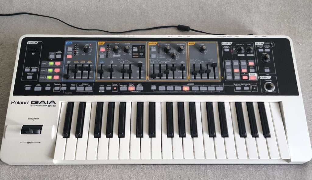 Te koop z.g.a.n. Roland GAIA synthesizer SH-01, Roland, Zo goed als nieuw, Met midi-aansluiting, Overige aantallen