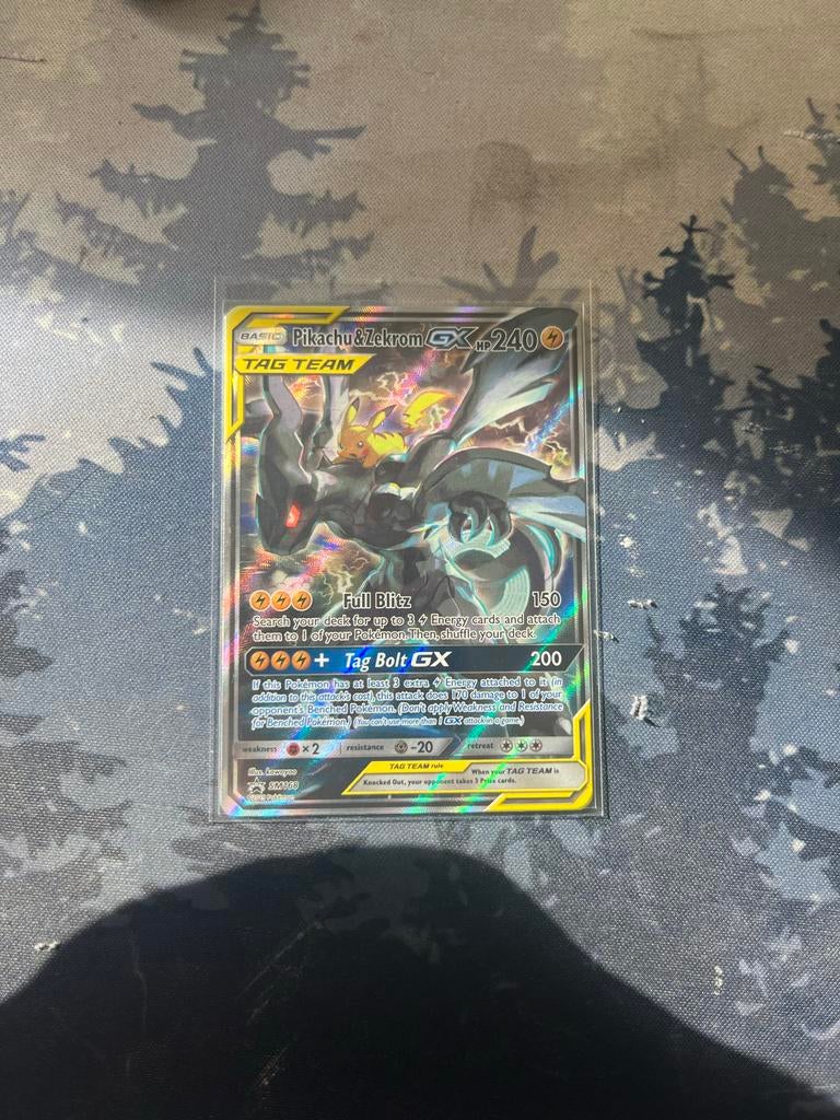 Pikachu & Zekrom GX TAG TEAM Pokémon NM, Ophalen of Verzenden, Zo goed als nieuw, Losse kaart