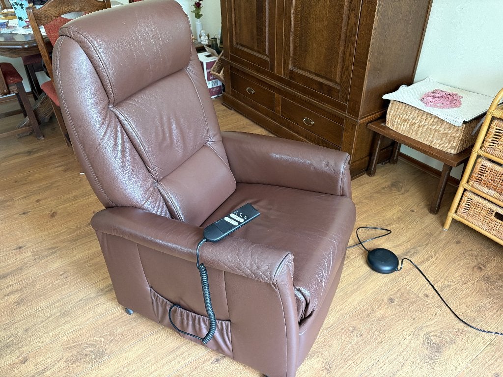 Leren relaxfauteuil in goede staat, Ophalen, Gebruikt, 50 tot 75 cm, Leer