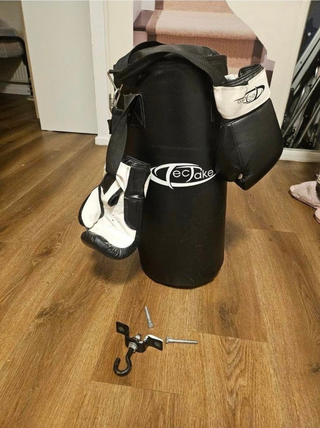 Tectake Bokszak met Handschoenen + Plafondbevestiging, Ophalen, Zo goed als nieuw, Bokszak