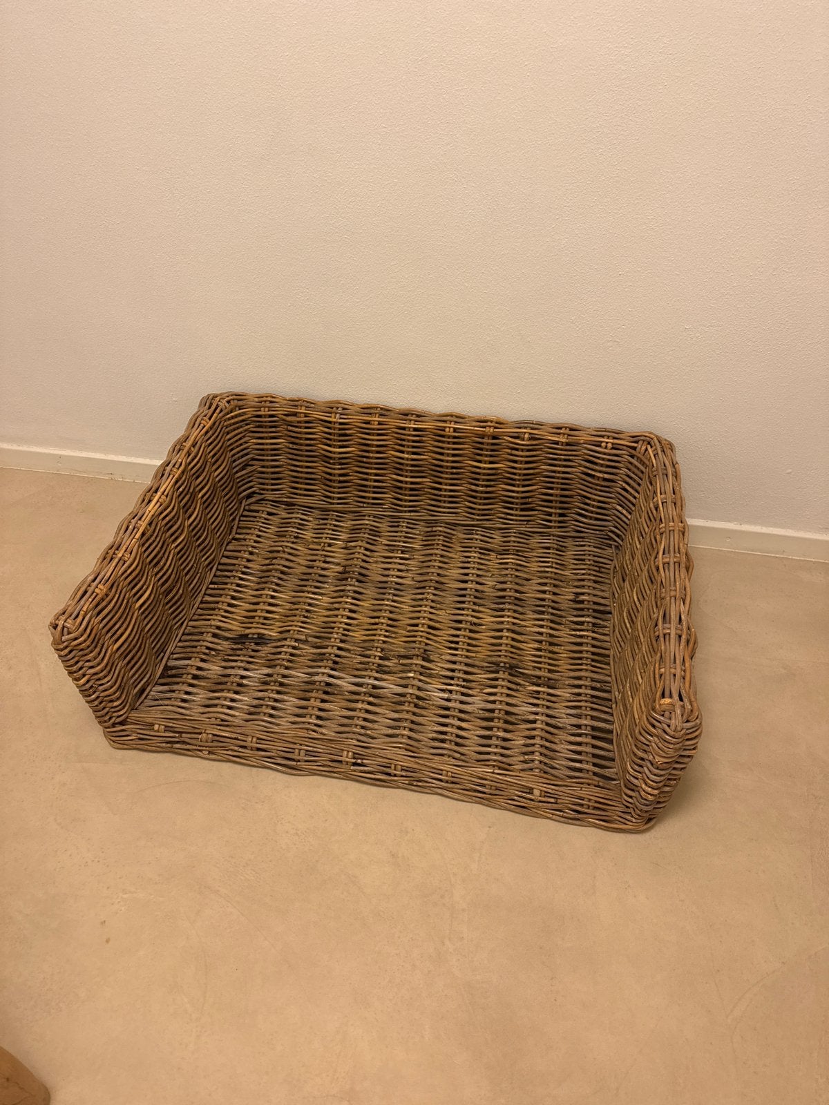 Grote rieten hondenmand - 90x65x28 cm, Ophalen, Gebruikt, Riet