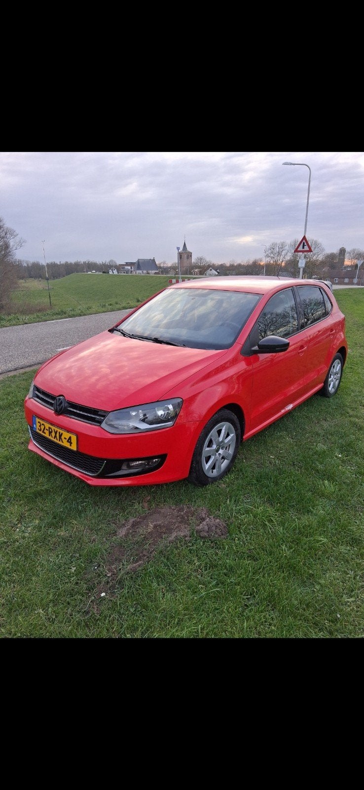Volkswagen Polo 1.2 TSI 77KW 2011 Rood, Voorwielaandrijving, Stof, 40 €/maand, Zwart