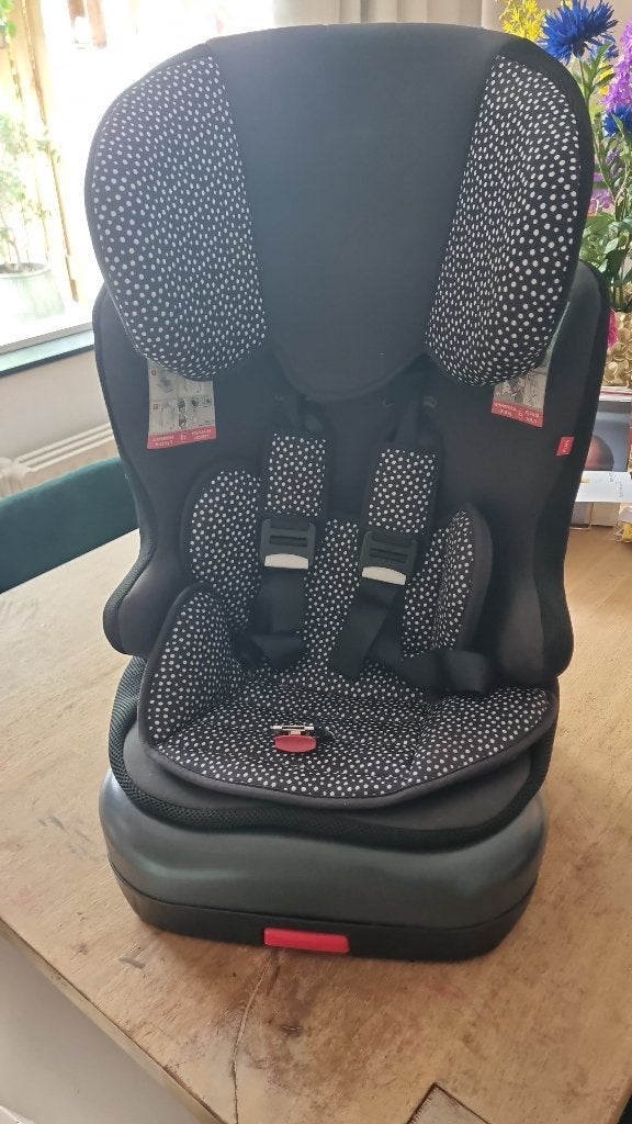 HEMA Autostoel Doorgroei 9-36kg Zwart/witte Stip, Kinderen en Baby's, Zo goed als nieuw, 9 t/m 36 kg, Isofix, Ophalen