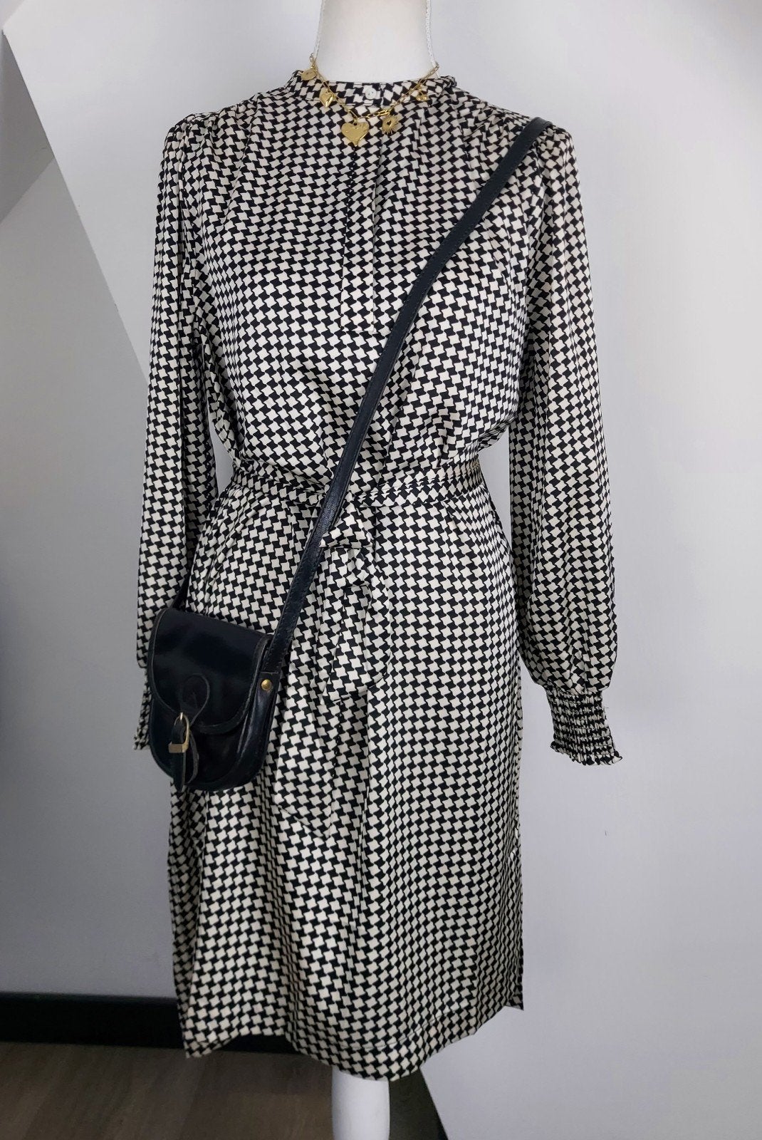 Neo Noir Jurk Grafische Print Satijn Maat 36, Kleding | Dames, Neo Noir, Zwart, Ophalen of Verzenden, Zo goed als nieuw