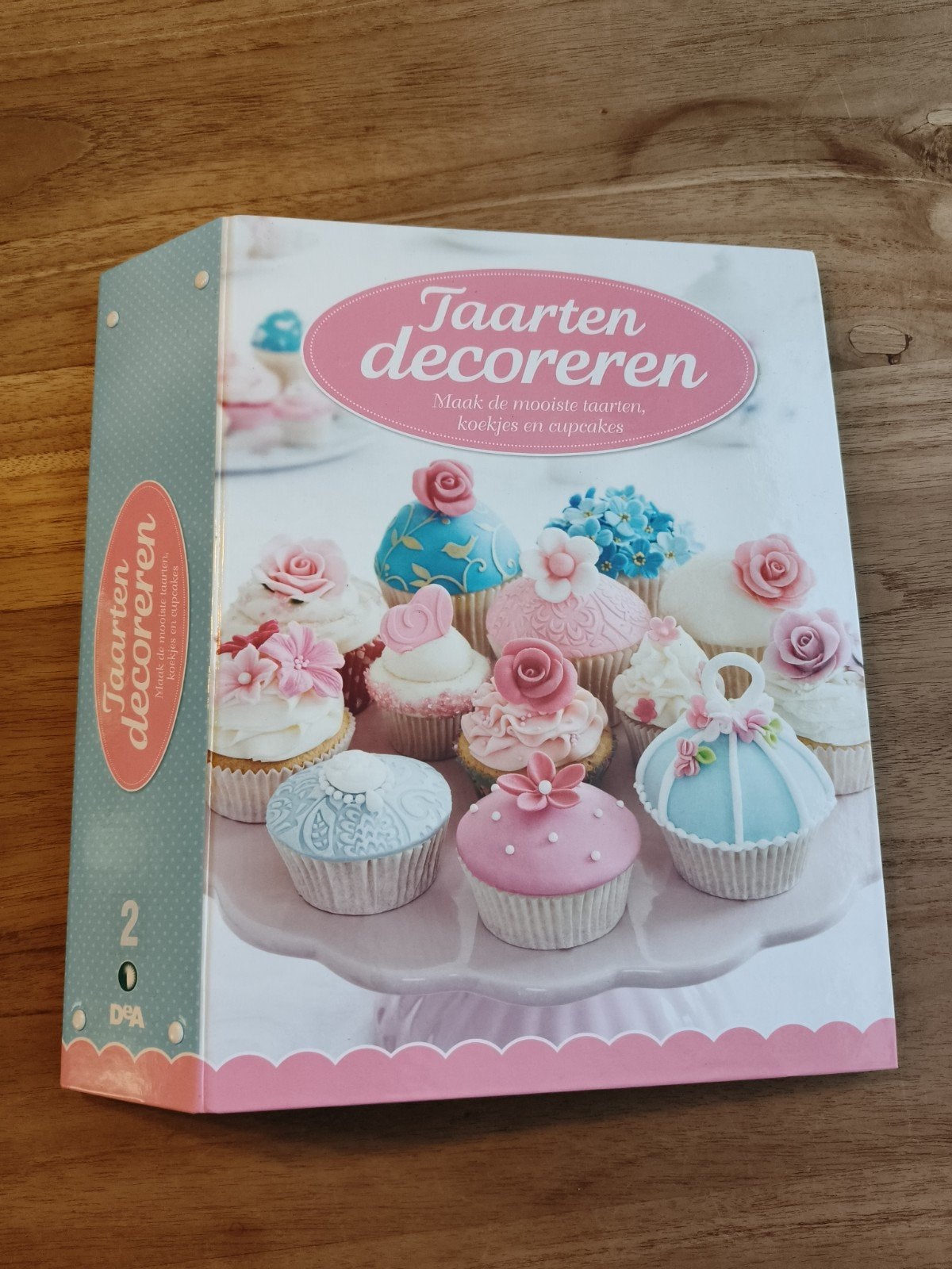 Taarten Decoreren Boekenset - De Agostini, Hobby en Vrije tijd, Ophalen of Verzenden, Zo goed als nieuw, Taarten, Boek of Tijdschrift
