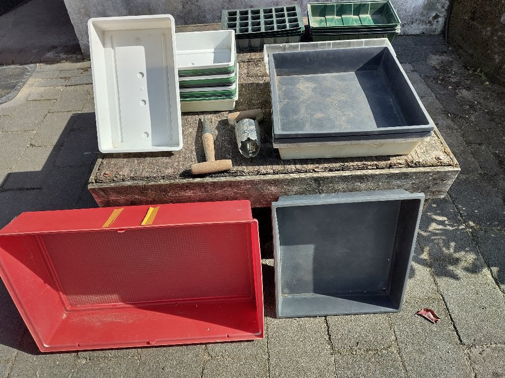 Complete partij zaaibakken, kweektrays, potjes voor moestuin, Ophalen, Gebruikt