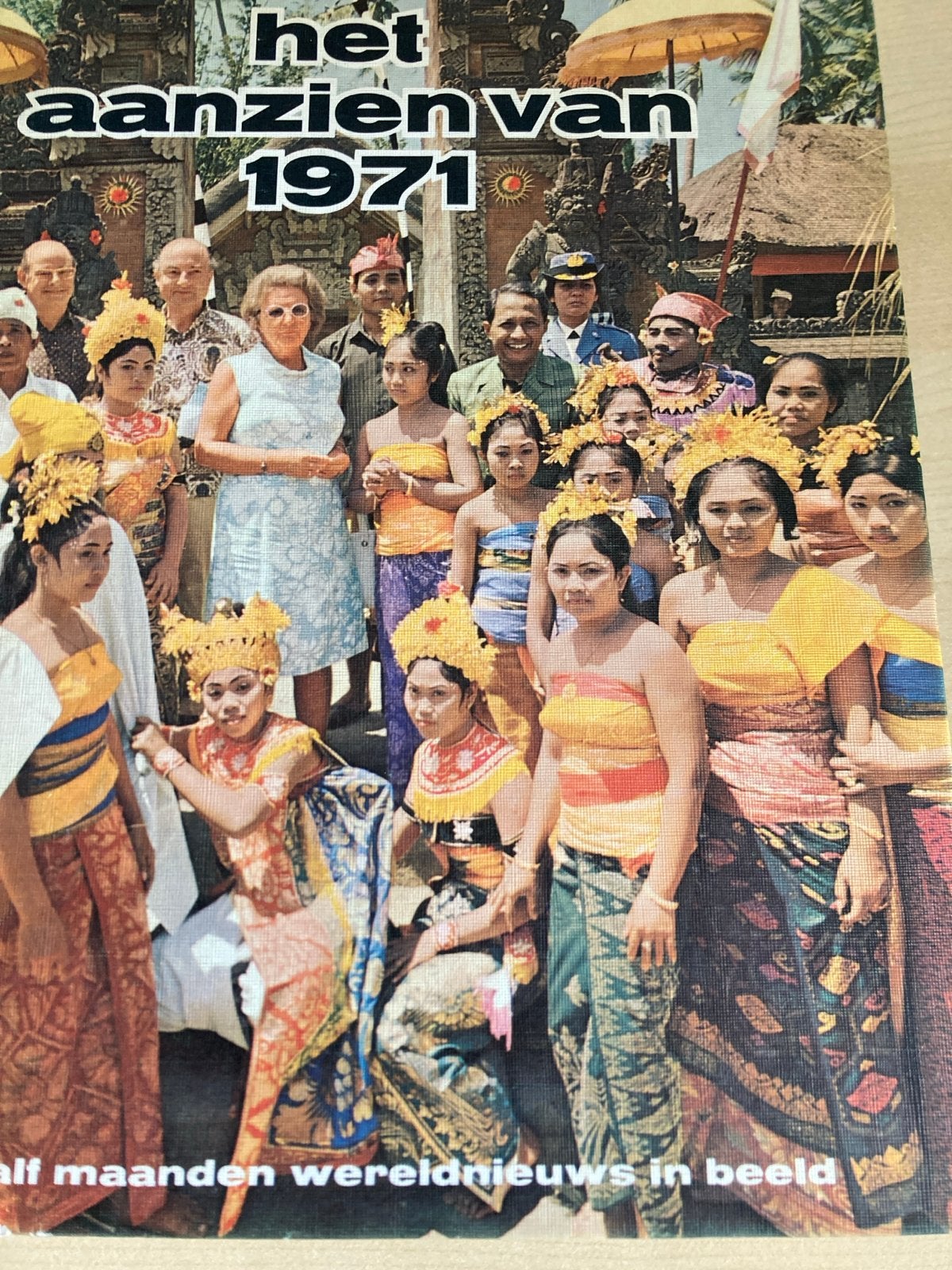 Het Aanzien van 1971 - Jaaroverzicht in beeld, Ophalen of Verzenden, Gelezen, Overige typen
