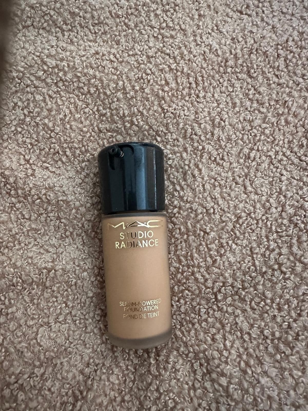 MAC Studio Radiance Serum-Powered Foundation C4.5, Ophalen of Verzenden