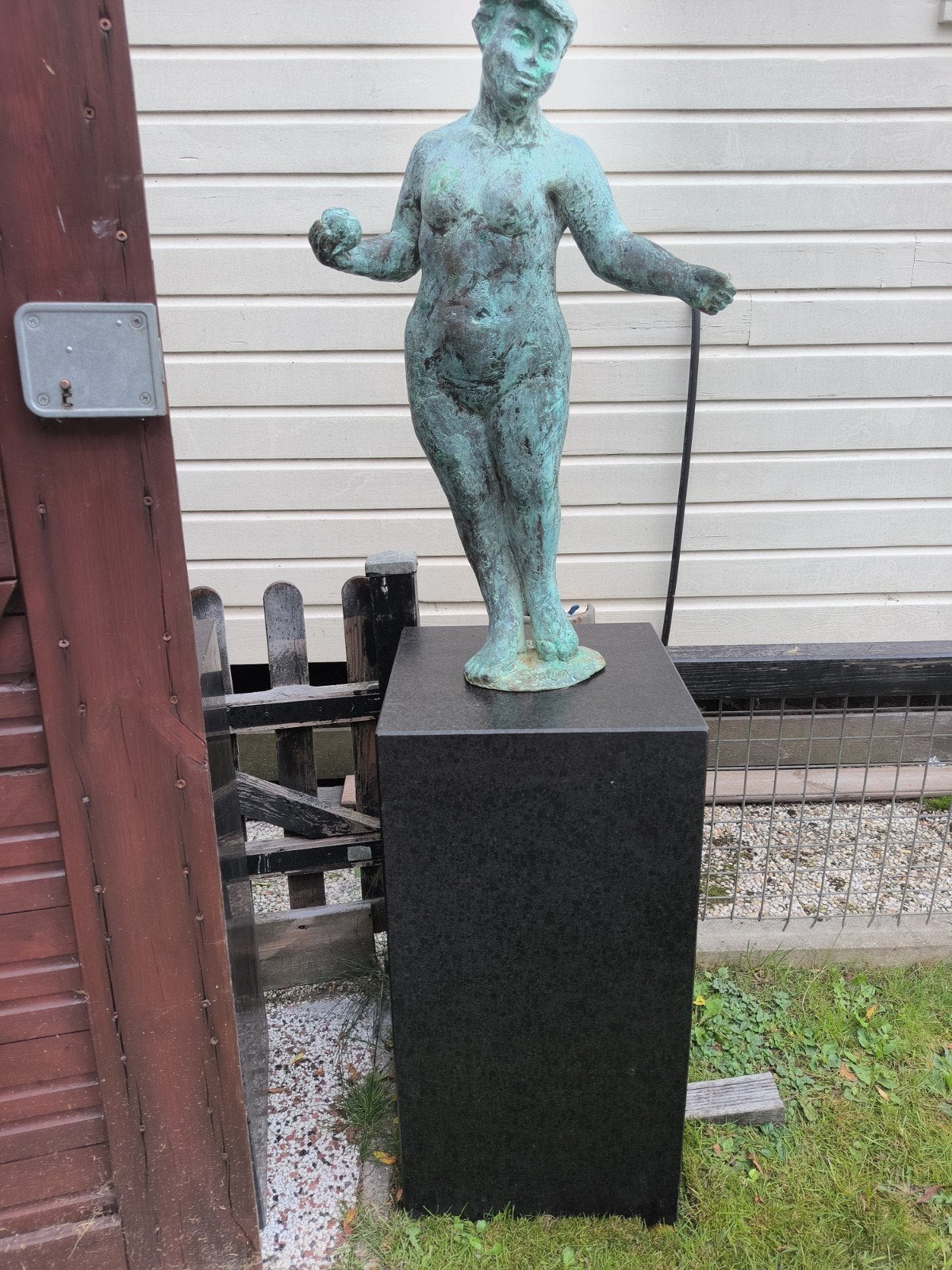 Groot bronzen sculptuur van vrouwelijk naakt ("Godin"), Ophalen, Brons