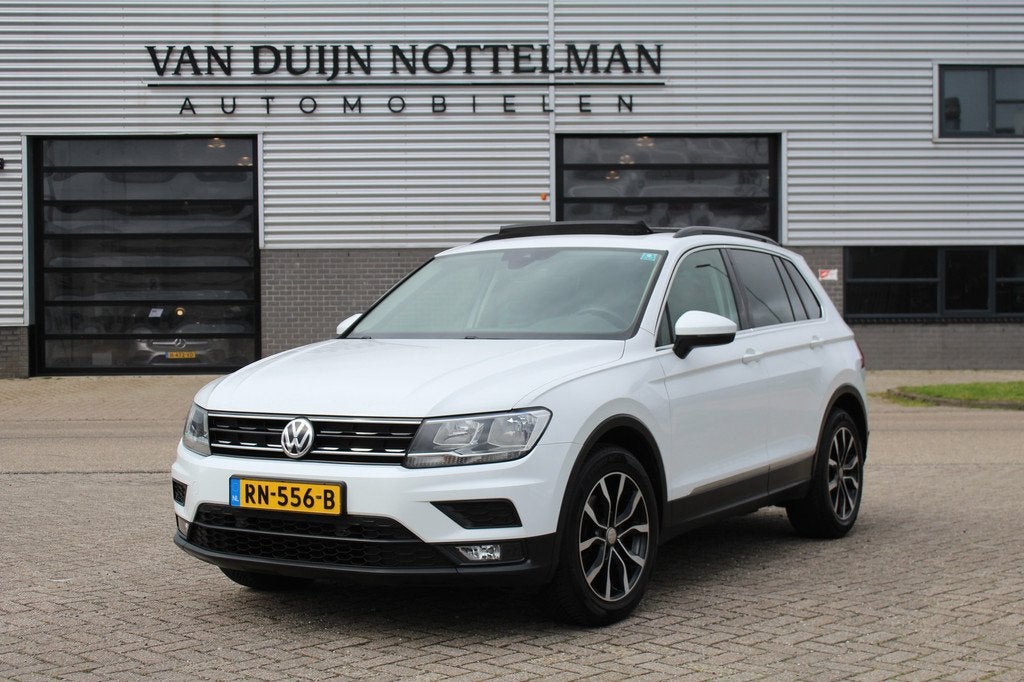 Volkswagen Tiguan 1.4 TSI Comfortline / Panoramadak / Trekha, Auto's, Voorwielaandrijving, Stof, Gebruikt, 4 cilinders