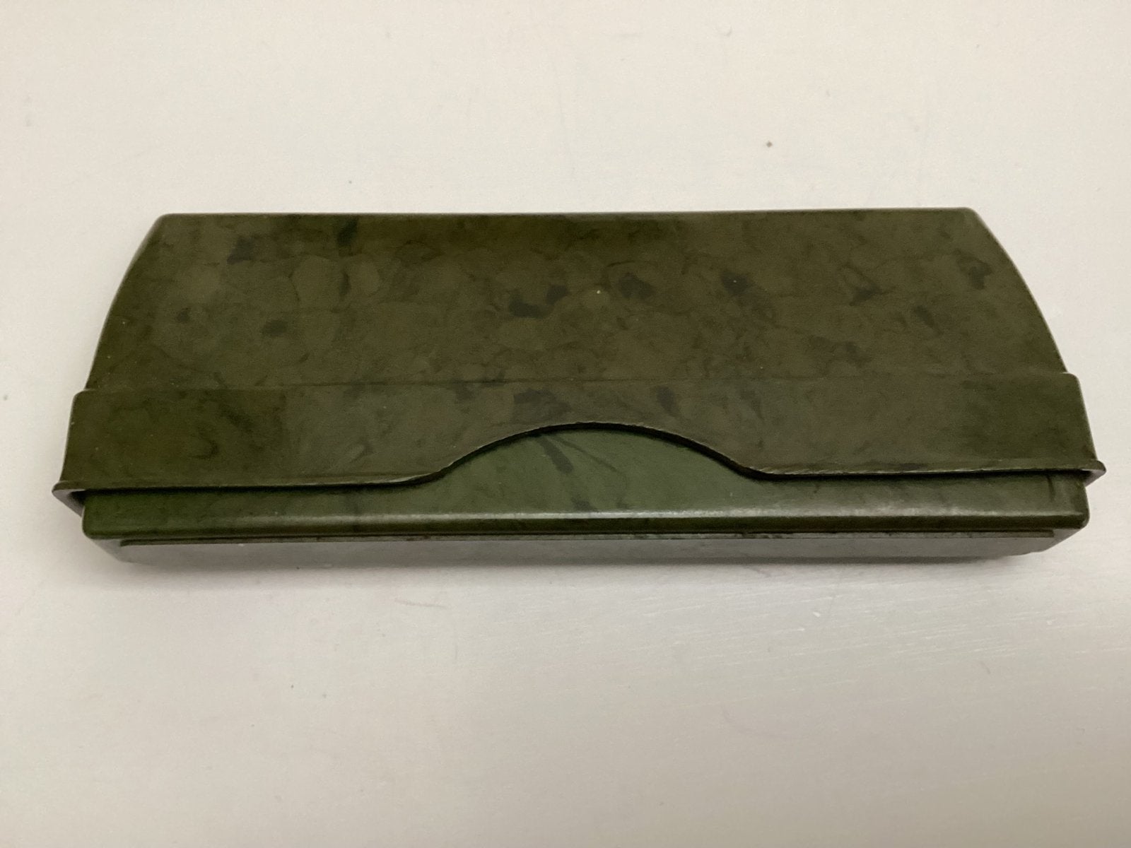 Antieke kleding Borsteltje Groen Bakeliet ,€15,00, Ophalen