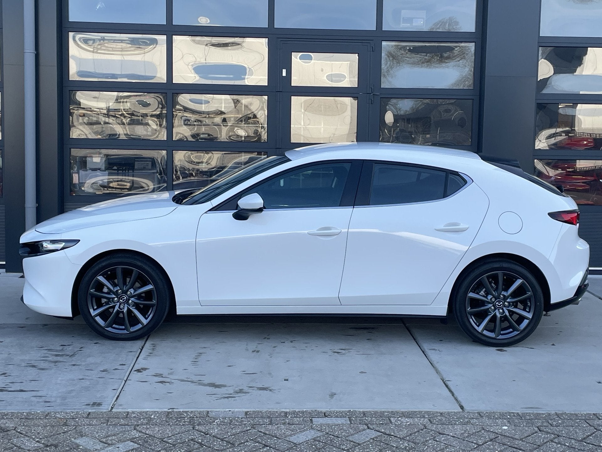 Mazda 3 2.5 e-SkyActiv-G 140 M Hybrid Centre-line | DEMO DEA, Auto's, Voorwielaandrijving, Stof, Gebruikt, 4 cilinders
