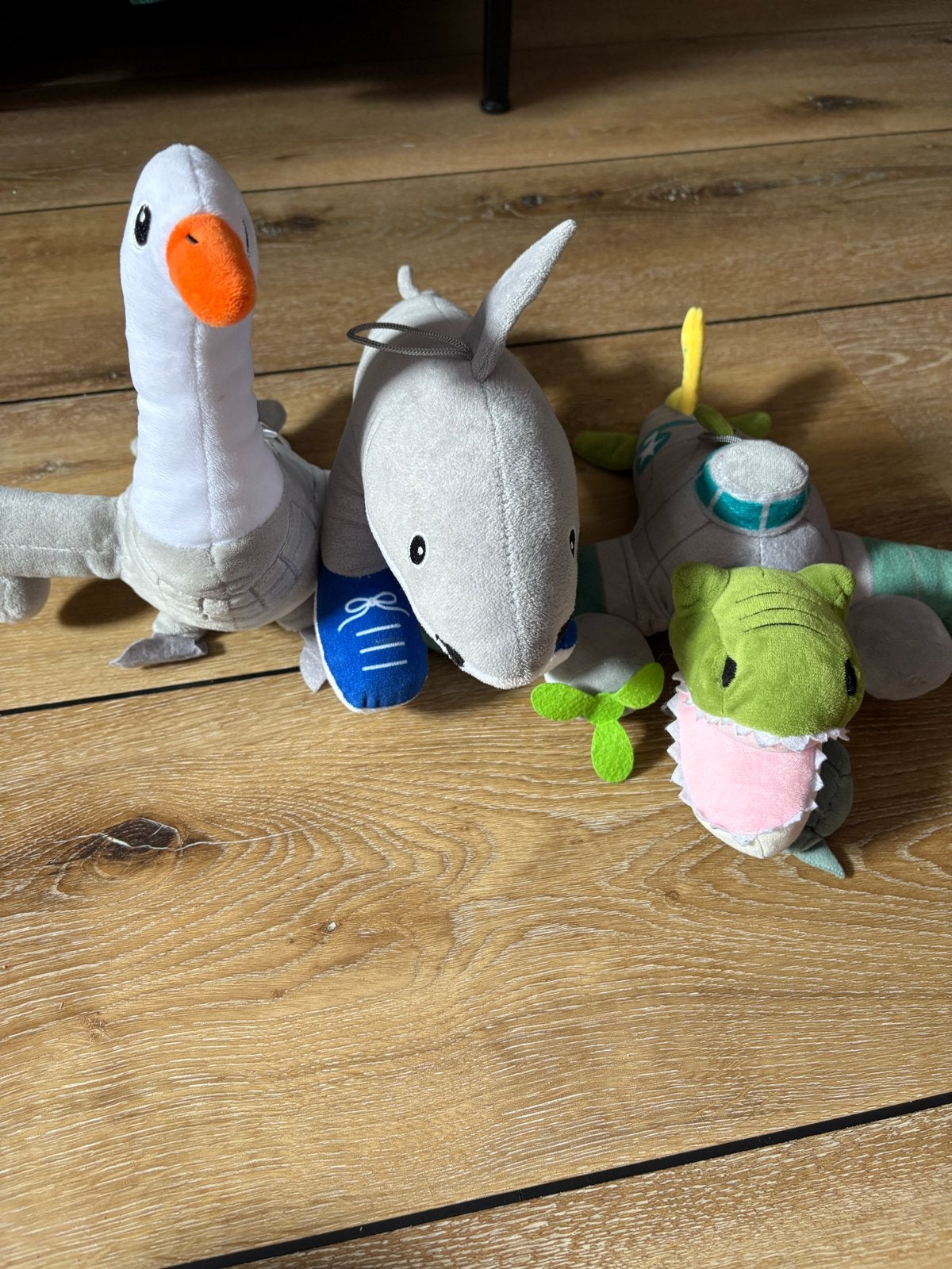 Leuke knuffels: gans, haai en krokodil, Gebruikt, Ophalen of Verzenden, Middelgroot (20 tot 80 cm), Eend