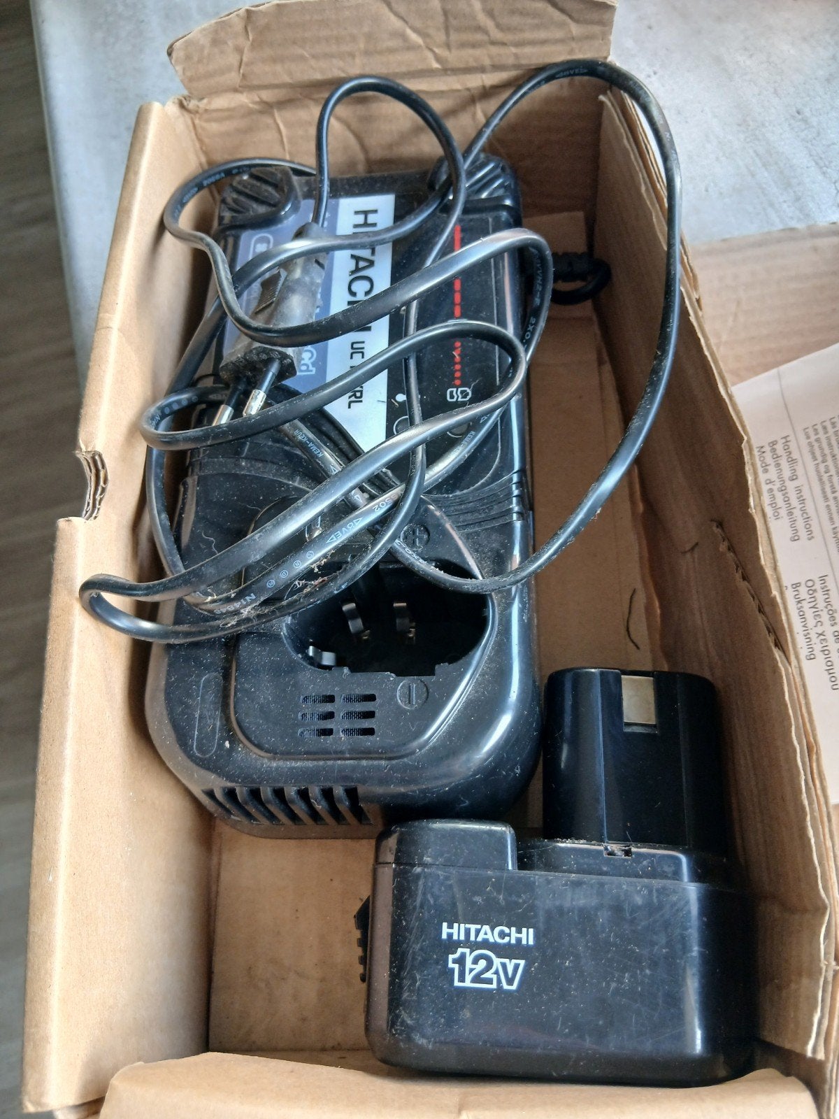 Hitachi UC 18YRL Acculader met  Handleiding, Ophalen, Gebruikt