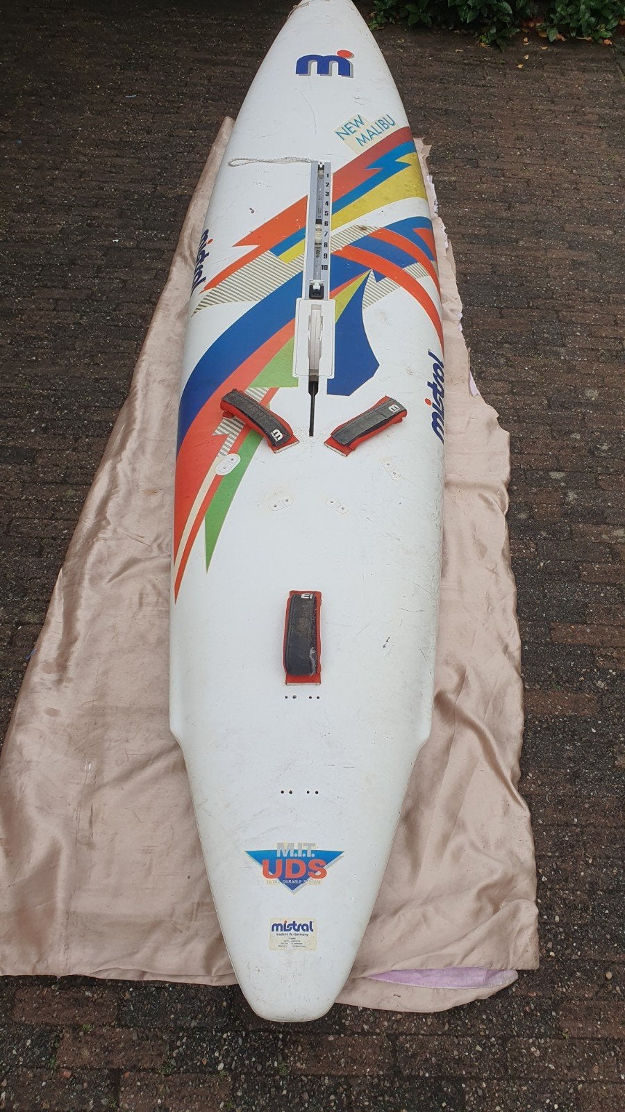Mistral New Malibu Windsurfplank - Gebruikt, Ophalen, Gebruikt, Met voetbanden, Plank