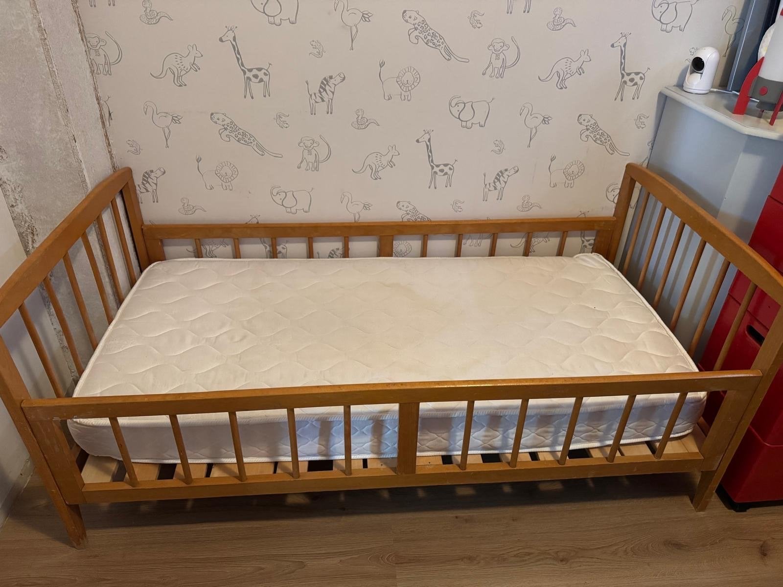Houten kinderbed inclusief matras, Ophalen, Gebruikt, 90 cm, Eenpersoons