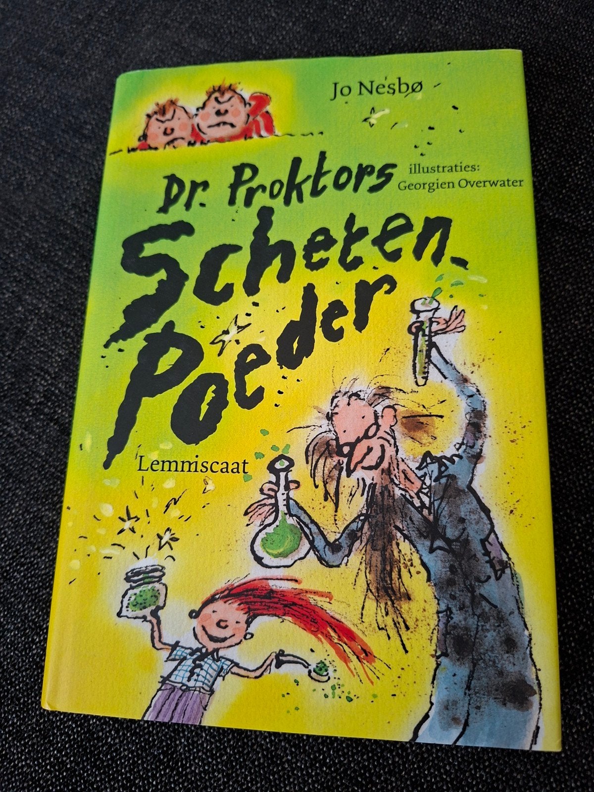 Jo Nesbø - Dr. Proktors Schetenpoeder, Boeken, Kinderboeken | Jeugd | 10 tot 12 jaar, Ophalen of Verzenden, Zo goed als nieuw