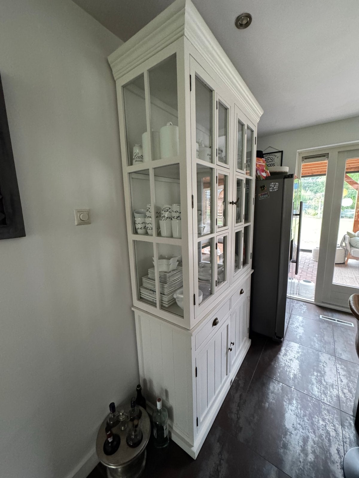Prachtige Riviera Maison vitrinnekast met glazen deuren, Huis en Inrichting, Kasten | Dressoirs, Ophalen, 50 tot 100 cm, Zo goed als nieuw
