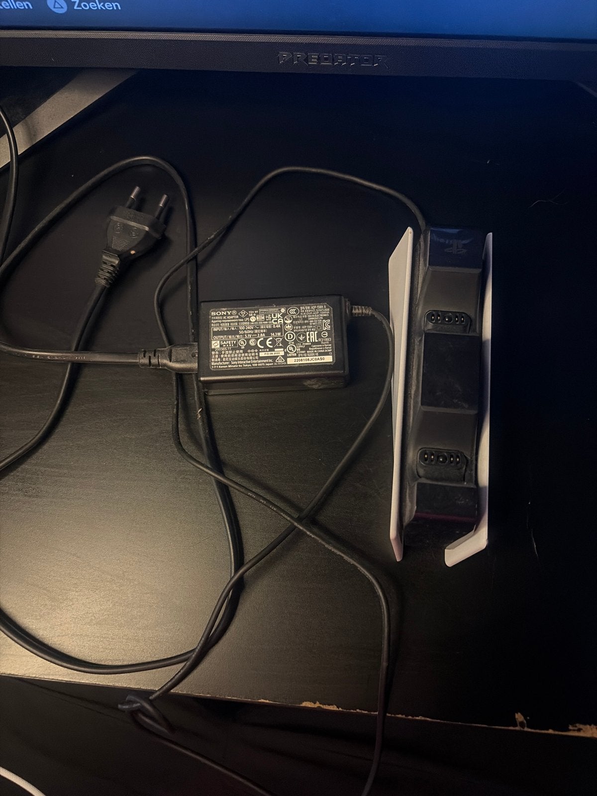 PS5 DualSense Oplaadstation met adapter, Ophalen of Verzenden, Zo goed als nieuw, Voeding, Oplader of Kabel, PlayStation 5