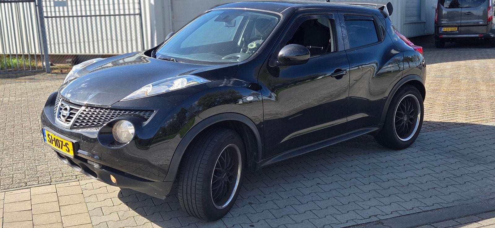 Nissan Juke 1.6 Dig-t- 220 PK, Zwart, Zwart, Handgeschakeld, Particulier