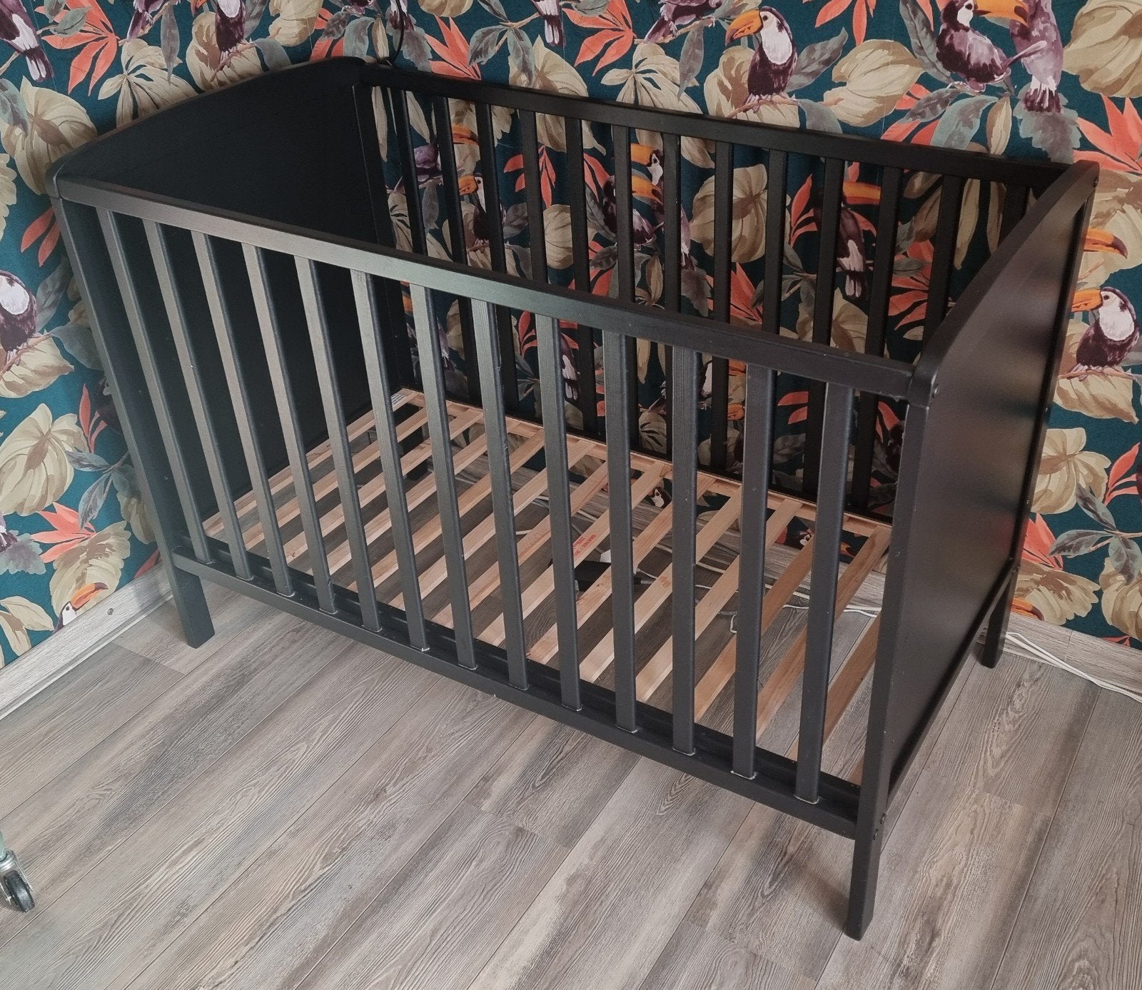 ONGEBRUIKT BABY/PEUTER LEDIKANT ZWART - INFO ZIE ADVERTENTIE, Ophalen of Verzenden, Nieuw