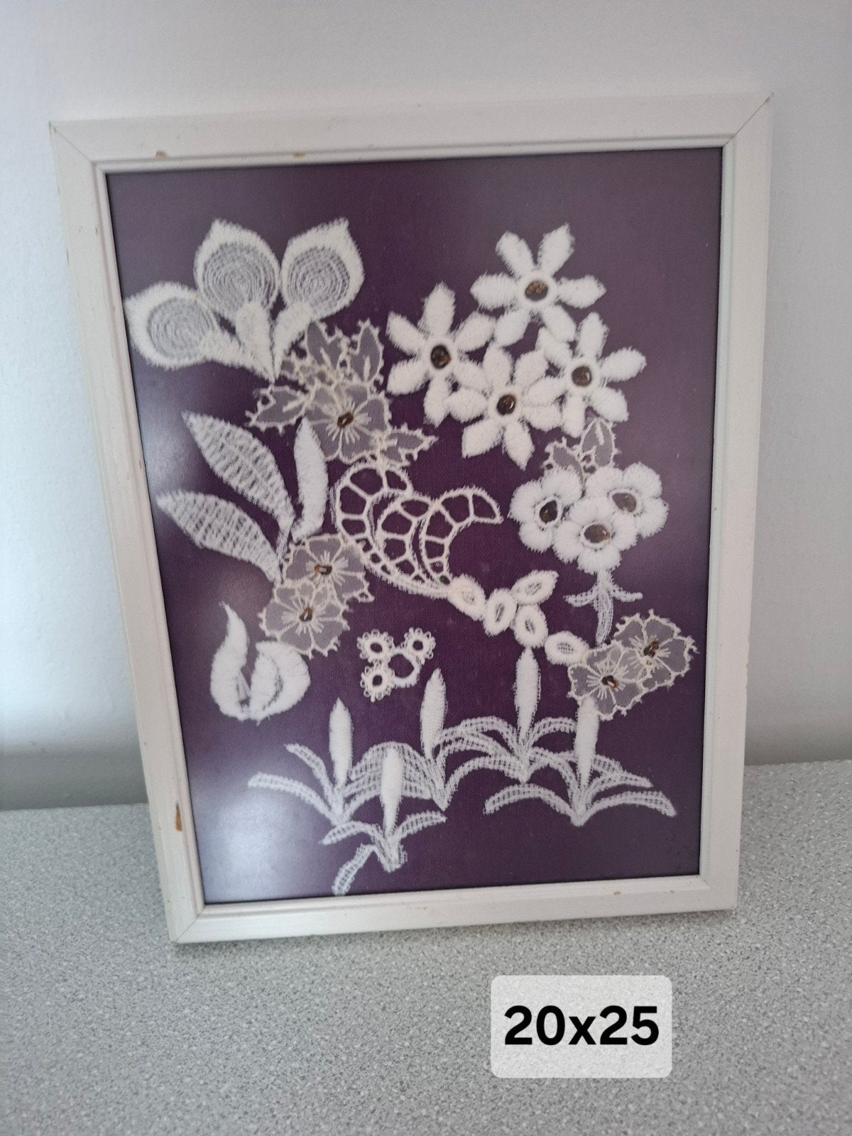 Handgemaakt kantwerk in lijst - Bloemmotief 20x25 cm, Minder dan 50 cm, Gebruikt, Overige typen, Ophalen of Verzenden