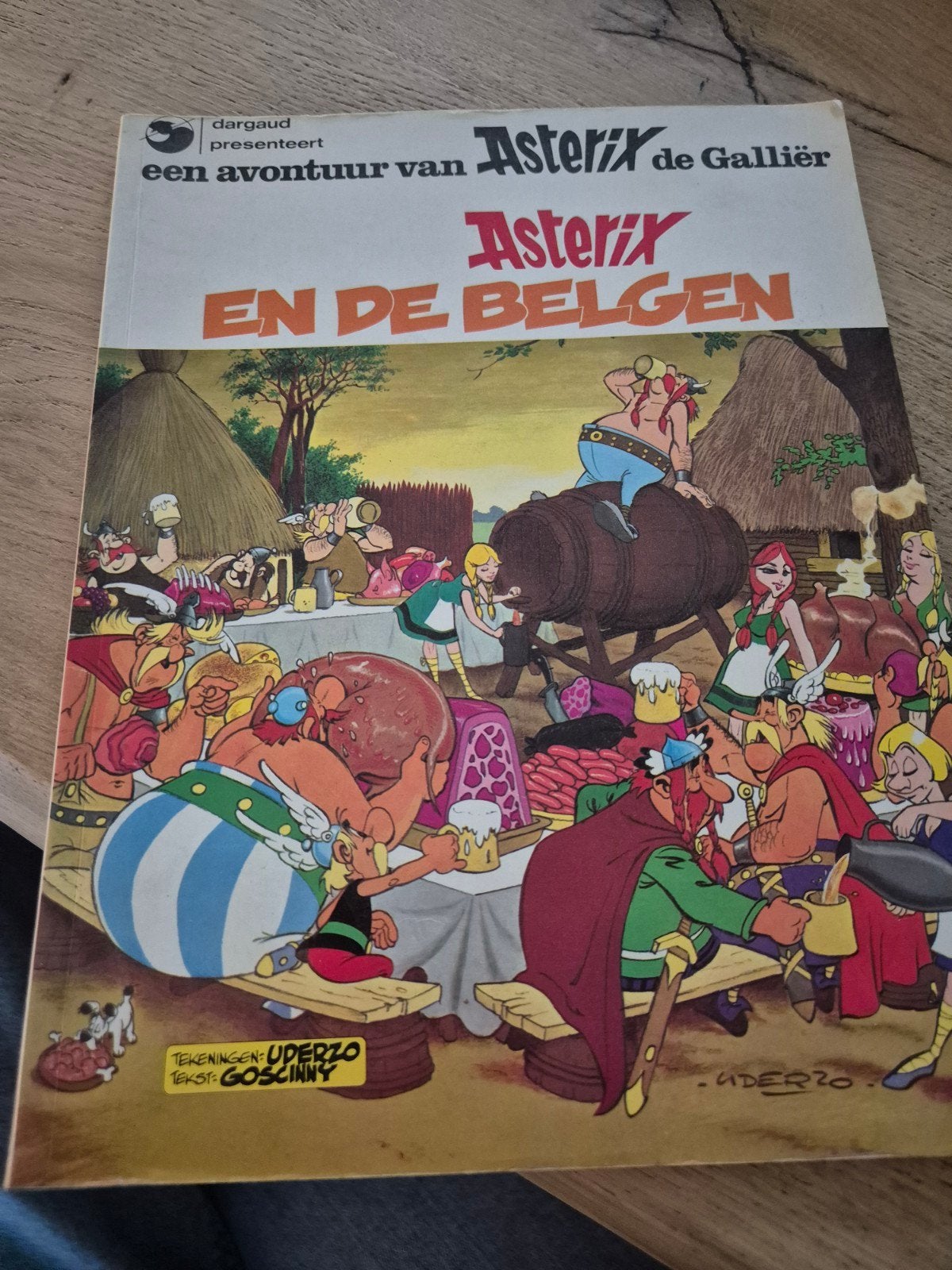 Asterix en de Belgen - Stripboek uit 1979 eerste druk, Boeken, Stripboeken, Eén stripboek, Ophalen of Verzenden, Gelezen, Ren&eacute; Goscinny, Albert Uderzo