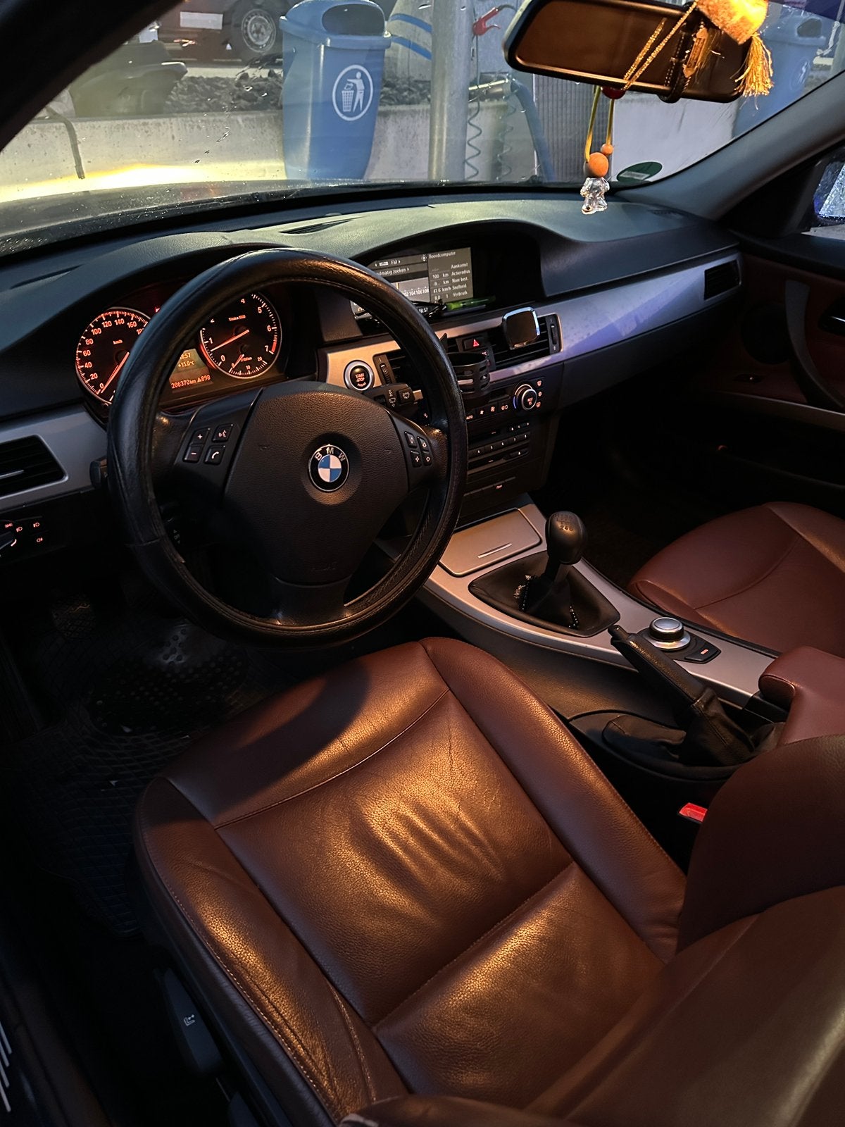 BMW 3-Serie 2.0 I 318 2008 Grijs, Auto's, Achterwielaandrijving, Origineel Nederlands, 75 €/maand, Handgeschakeld